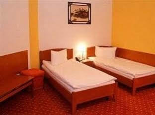 Hotel Hermes อัลบายูเลีย ภายนอก รูปภาพ